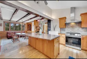 Colonial yellowhouse - Image 2