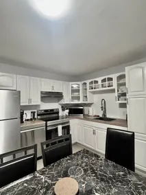 Spacious Downtown 3BR Home, 4bds - Image 5