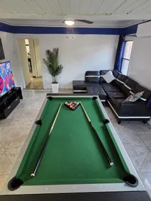 Entire Front House in Los Angeles - Image 4