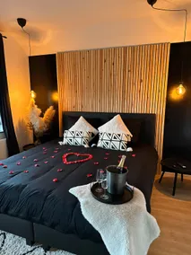 Suite Marie - Jacuzzi privé & sauna - Image 5