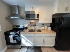 Modern 3BR • Xbox • Sleeps 8 • Near DT + Parking - Image 2