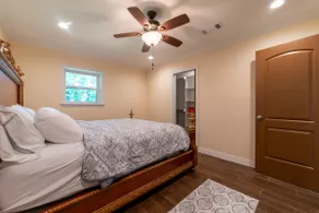 8 Bed / 3 Bath Lakefront Getaway - Image 5