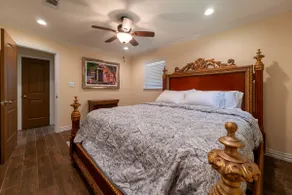 8 Bed / 3 Bath Lakefront Getaway - Image 4