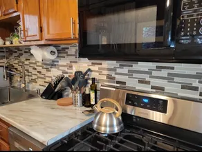 Beautiful,Spacious & sunny w/Parking-Logan Square - Image 2