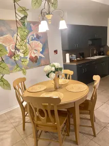 Centrally located and family-friendly, 2 bedrooms, 2 bathrooms - Image 2