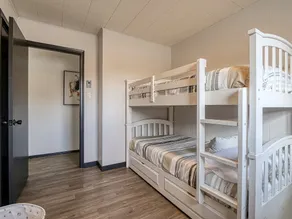 Bright 3 Bedroom Apartment - Image 5