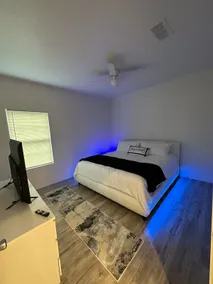 Modern Midtown Apartment (luxury mattresses!) - Image 3