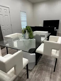 Modern Midtown Apartment (luxury mattresses!) - Image 5