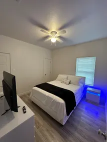 Modern Midtown Apartment (luxury mattresses!) - Image 2