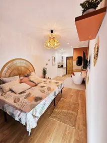 Master suite with parking - Image 2