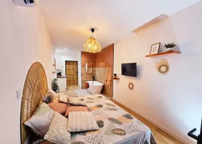 Master suite with parking - Image 3