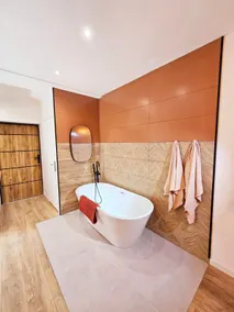 Master suite with parking - Image 5