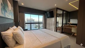 Luxury Collection: 28th Floor and Super King Bed - Image 4