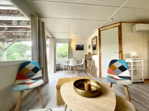 Cozy Chalet with Pool & Hot Tub - Image 4