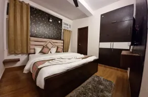 8. Ideal Luxury Stay AC (3BHK) 1700 sq feet. - Image 5
