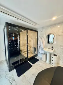 Black Lux Spa-Jacuzzi & Sauna • Home Cinema - Image 5