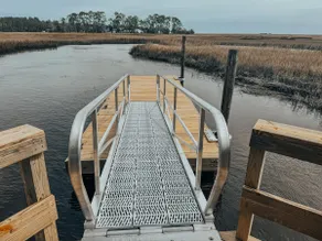 Peaceful Coastal Marsh House - Image 2