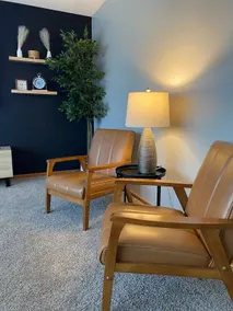 Cozy Living - Centrally Located - Image 3