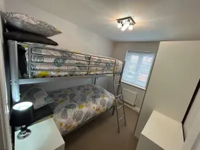 Spacious House To Accommodate 6 - Image 4