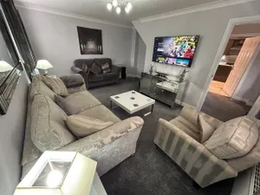 Spacious House To Accommodate 6 - Image 2
