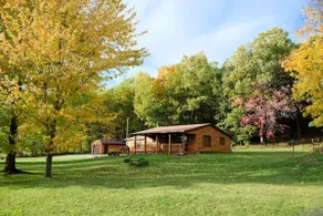 Charming cabin in the woods with private trails! - Image 2