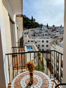 Bright Apt with Pool and Sea View - Image 3