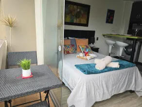 Suite with balcony steps from the Malecón and Larcomar - Image 2
