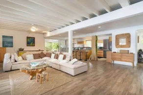 Luxury 5-Bedroom Beachfront Villa - Image 2
