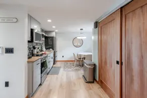 Stylish sanctuary in W Seattle - Image 5