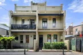 Newtown Nest - Chic Terrace Living off King Street - Image 4