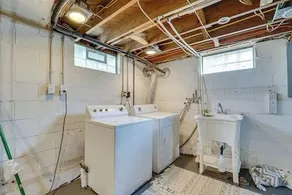 Southfield Hideaway: Home with Ping Pong& Fire Pit - Image 3