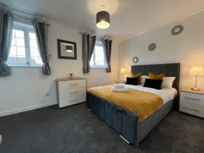 Lingfield House - Spacious 3 Bed Home From Home in Burton - Image 2