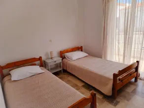 Cozy beachfront guesthouse - Image 4