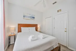 Cozy Stylish Townhome - Image 5