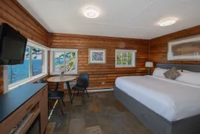 Tranquil Oceanview Cabin - Image 2