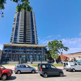 2 bedrooms, parking, new! - Image 2