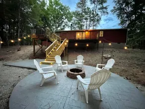 Gaston Getaway: Location, Lake, Fun & Firepit! - Image 2