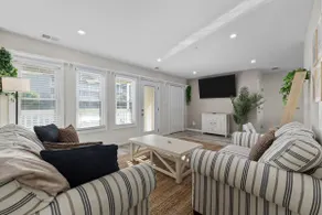 Location! | Walkable to Everything | BIG 1BR | W/D - Image 4