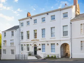 ”Derwent” Pet-Friendly Deluxe Double Apartment - Image 2