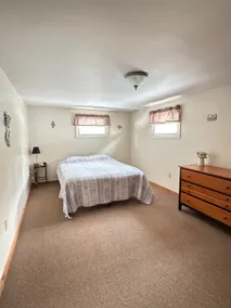 Spacious 2 Bedroom Apartment - Image 4