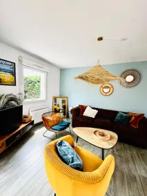 Pool/enclosed garden/near the beach/secure parking - Image 5