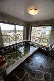 Private natural hot spring baths with rocks / Children's room / Wooden deck with roof / Ideal for long-term stays and trips to Kyushu / Projector - Image 3