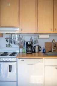 Cozy Eugene Apt. Convenient w/ AC + Parking - Image 3