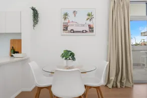 Hidden Oasis 2Bed-2Bath-1Car - 5 mins to CBD - Image 2