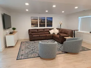 Newly Renovated 3 bed 2 bath 10 min from SLC - Image 2