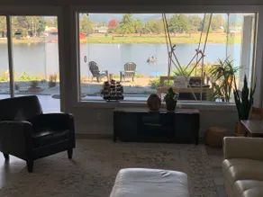 Lakefront House, 4300sqf, HotTub, Sauna Boats+Dock - Image 3