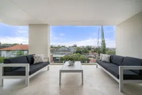 Starlight—A Slice of the Hollywood Hills in Bexley - Image 5