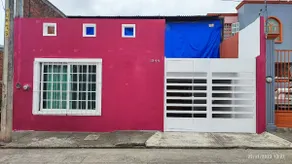 One-story house with covered indoor garage - Image 2