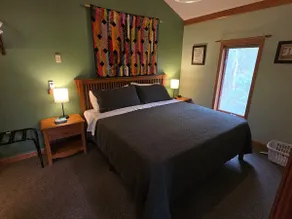 Woodland Lodging | 5 minutes to Downtown Bayfield - Image 4