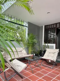 Modern apartment near the airport - Image 4